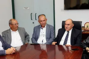 ΚΟΑ/ Παράδοση χορηγίας στα προσφυγικά Σωματεία (Φώτος)