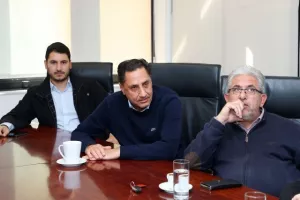 ΚΟΑ/ Παράδοση χορηγίας στα προσφυγικά Σωματεία (Φώτος)