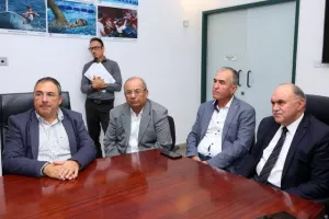 ΚΟΑ/ Παράδοση χορηγίας στα προσφυγικά Σωματεία (Φώτος)
