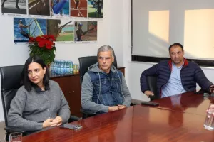 ΚΟΑ/ Παράδοση χορηγίας στα προσφυγικά Σωματεία (Φώτος)