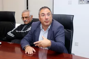 ΚΟΑ/ Παράδοση χορηγίας στα προσφυγικά Σωματεία (Φώτος)