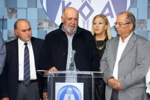 ΚΟΑ/ Παράδοση χορηγίας στα προσφυγικά Σωματεία (Φώτος)