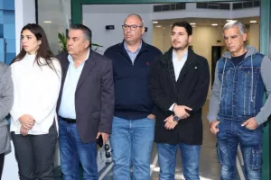 ΚΟΑ/ Παράδοση χορηγίας στα προσφυγικά Σωματεία (Φώτος)