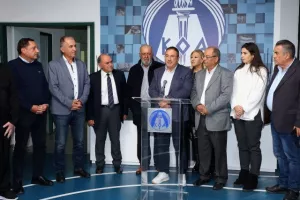 ΚΟΑ/ Παράδοση χορηγίας στα προσφυγικά Σωματεία (Φώτος)