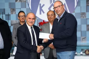ΚΟΑ/ Παράδοση χορηγίας στα προσφυγικά Σωματεία (Φώτος)