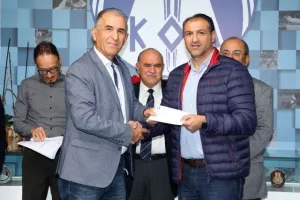 ΚΟΑ/ Παράδοση χορηγίας στα προσφυγικά Σωματεία (Φώτος)