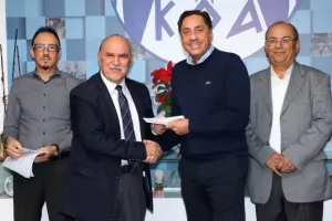 ΚΟΑ/ Παράδοση χορηγίας στα προσφυγικά Σωματεία (Φώτος)