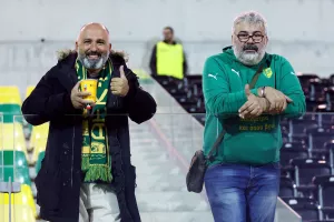 Ο κόσμος από τις εξέδρες του ΑΕΚ Αρένα 