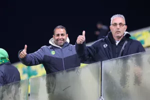 Ο κόσμος από τις εξέδρες του ΑΕΚ Αρένα 