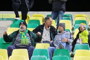 Ο κόσμος από τις εξέδρες του ΑΕΚ Αρένα 