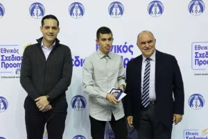 (ΦΩΤΟΣ) Επίδοση επιταγών Σχεδιασμού Προοπτικής ΚΟΑ από Λετυμπιώτη και Μιχαηλίδη