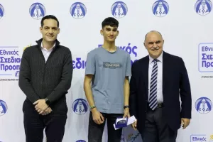(ΦΩΤΟΣ) Επίδοση επιταγών Σχεδιασμού Προοπτικής ΚΟΑ από Λετυμπιώτη και Μιχαηλίδη