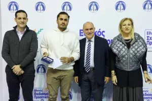 (ΦΩΤΟΣ) Επίδοση επιταγών Σχεδιασμού Προοπτικής ΚΟΑ από Λετυμπιώτη και Μιχαηλίδη