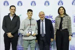 (ΦΩΤΟΣ) Επίδοση επιταγών Σχεδιασμού Προοπτικής ΚΟΑ από Λετυμπιώτη και Μιχαηλίδη