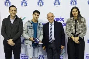 (ΦΩΤΟΣ) Επίδοση επιταγών Σχεδιασμού Προοπτικής ΚΟΑ από Λετυμπιώτη και Μιχαηλίδη