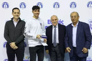 (ΦΩΤΟΣ) Επίδοση επιταγών Σχεδιασμού Προοπτικής ΚΟΑ από Λετυμπιώτη και Μιχαηλίδη