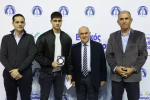 (ΦΩΤΟΣ) Επίδοση επιταγών Σχεδιασμού Προοπτικής ΚΟΑ από Λετυμπιώτη και Μιχαηλίδη