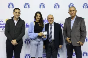 (ΦΩΤΟΣ) Επίδοση επιταγών Σχεδιασμού Προοπτικής ΚΟΑ από Λετυμπιώτη και Μιχαηλίδη