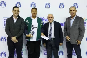 (ΦΩΤΟΣ) Επίδοση επιταγών Σχεδιασμού Προοπτικής ΚΟΑ από Λετυμπιώτη και Μιχαηλίδη