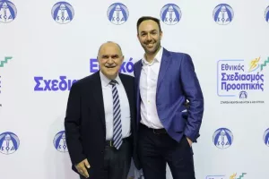 (ΦΩΤΟΣ) Επίδοση επιταγών Σχεδιασμού Προοπτικής ΚΟΑ από Λετυμπιώτη και Μιχαηλίδη