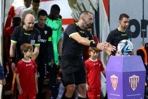 Νέα Σαλαμίνα-Ομόνοια: 3η σερί… και είπε “ευχαριστώ” στα δώρα (Φώτος)