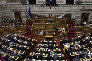 Ενός λεπτού σιγή στη Βουλή στη μνήμη του Γρηγορόπουλου - Ποιοι δεν σηκώθηκαν