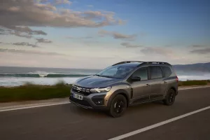 Ετοιμοπαράδοτα Dacia Jogger Hybrid από τον Όμιλο Πηλακούτα
