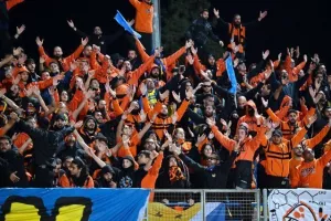 Πάφος-ΑΠΟΕΛ: Πάει στο "αιώνιο" με φόρα από τη… χρυσή κεφαλιά του Τσεμπάκ
