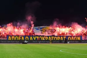 Πάφος-ΑΠΟΕΛ: Πάει στο "αιώνιο" με φόρα από τη… χρυσή κεφαλιά του Τσεμπάκ