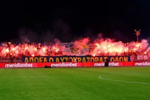 Πανό... οι ΑΠΟΕΛίστες: "Ο αυτοκράτορας όλων" (Φώτος)