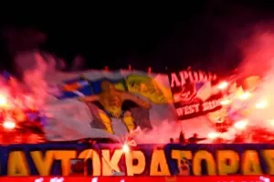 Πανό... οι ΑΠΟΕΛίστες: "Ο αυτοκράτορας όλων" (Φώτος)