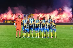 Πάφος-ΑΠΟΕΛ: Πάει στο "αιώνιο" με φόρα από τη… χρυσή κεφαλιά του Τσεμπάκ