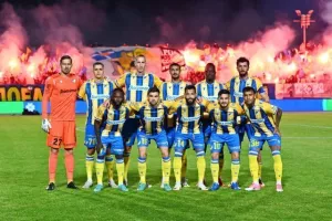 Πάφος-ΑΠΟΕΛ: Πάει στο "αιώνιο" με φόρα από τη… χρυσή κεφαλιά του Τσεμπάκ