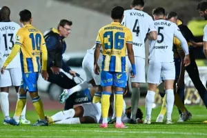 Πάφος-ΑΠΟΕΛ: Πάει στο "αιώνιο" με φόρα από τη… χρυσή κεφαλιά του Τσεμπάκ