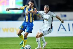 Πάφος-ΑΠΟΕΛ: Πάει στο "αιώνιο" με φόρα από τη… χρυσή κεφαλιά του Τσεμπάκ