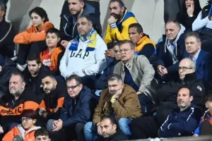 Πάφος-ΑΠΟΕΛ: Πάει στο "αιώνιο" με φόρα από τη… χρυσή κεφαλιά του Τσεμπάκ