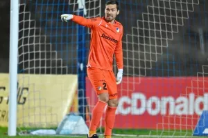Πάφος-ΑΠΟΕΛ: Πάει στο "αιώνιο" με φόρα από τη… χρυσή κεφαλιά του Τσεμπάκ