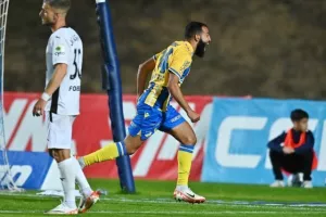 Πάφος-ΑΠΟΕΛ: Πάει στο "αιώνιο" με φόρα από τη… χρυσή κεφαλιά του Τσεμπάκ