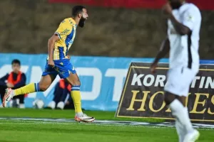 Πάφος-ΑΠΟΕΛ: Πάει στο "αιώνιο" με φόρα από τη… χρυσή κεφαλιά του Τσεμπάκ