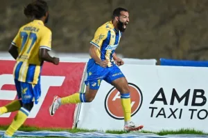 Πάφος-ΑΠΟΕΛ: Πάει στο "αιώνιο" με φόρα από τη… χρυσή κεφαλιά του Τσεμπάκ