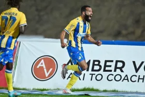 Πάφος-ΑΠΟΕΛ: Πάει στο "αιώνιο" με φόρα από τη… χρυσή κεφαλιά του Τσεμπάκ