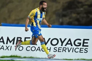 Πάφος-ΑΠΟΕΛ: Πάει στο "αιώνιο" με φόρα από τη… χρυσή κεφαλιά του Τσεμπάκ