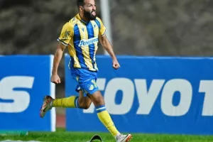 Πάφος-ΑΠΟΕΛ: Πάει στο "αιώνιο" με φόρα από τη… χρυσή κεφαλιά του Τσεμπάκ