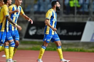 Πάφος-ΑΠΟΕΛ: Πάει στο "αιώνιο" με φόρα από τη… χρυσή κεφαλιά του Τσεμπάκ