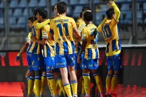 Πάφος-ΑΠΟΕΛ: Πάει στο "αιώνιο" με φόρα από τη… χρυσή κεφαλιά του Τσεμπάκ