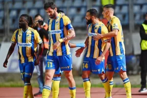 Πάφος-ΑΠΟΕΛ: Πάει στο "αιώνιο" με φόρα από τη… χρυσή κεφαλιά του Τσεμπάκ