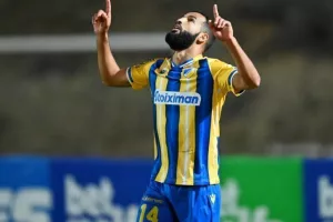 Πάφος-ΑΠΟΕΛ: Πάει στο "αιώνιο" με φόρα από τη… χρυσή κεφαλιά του Τσεμπάκ