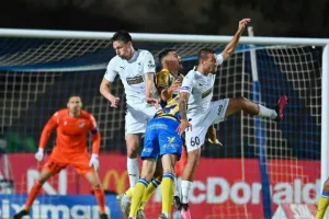 Πάφος-ΑΠΟΕΛ: Πάει στο "αιώνιο" με φόρα από τη… χρυσή κεφαλιά του Τσεμπάκ