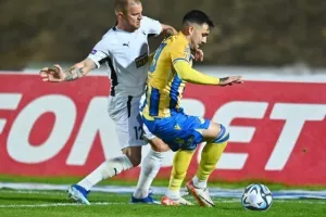 Πάφος-ΑΠΟΕΛ: Πάει στο "αιώνιο" με φόρα από τη… χρυσή κεφαλιά του Τσεμπάκ