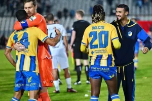 Πάφος-ΑΠΟΕΛ: Πάει στο "αιώνιο" με φόρα από τη… χρυσή κεφαλιά του Τσεμπάκ